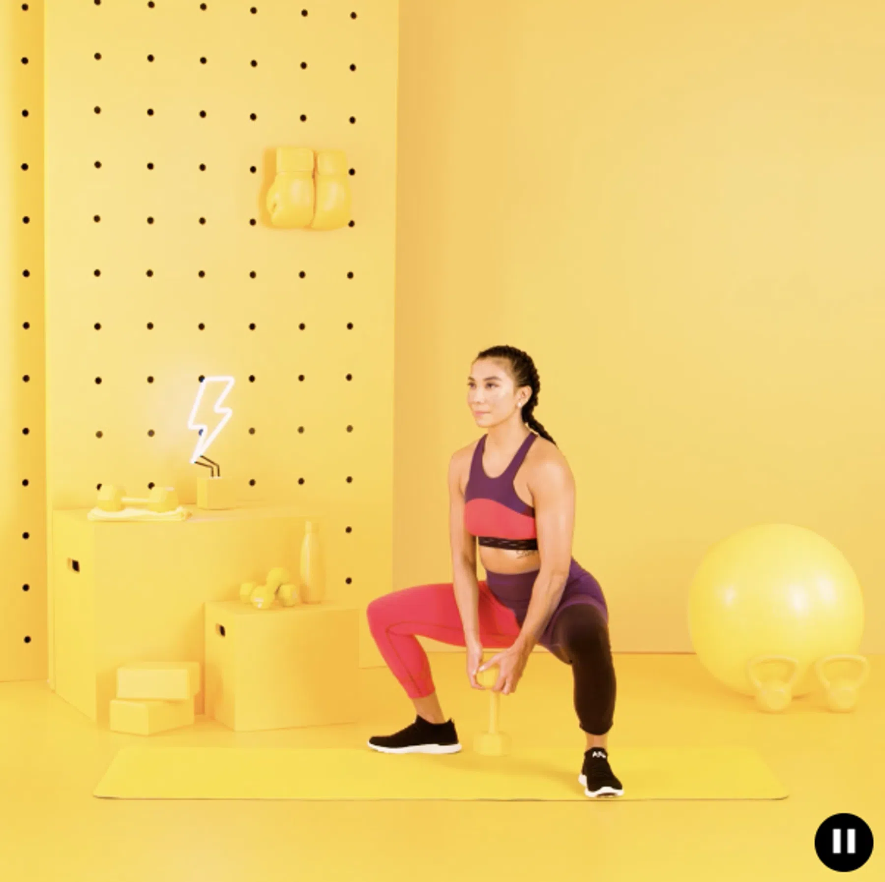 sumo squat WH 2